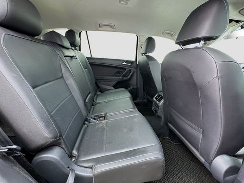 Used 2020 Volkswagen Tiguan SE image 18