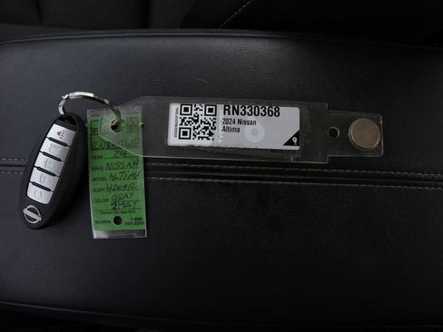 Used 2024 Nissan Altima 2.5 SV FWD image 23