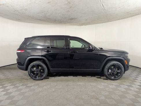 New 2025 Jeep Grand Cherokee Altitude image 7