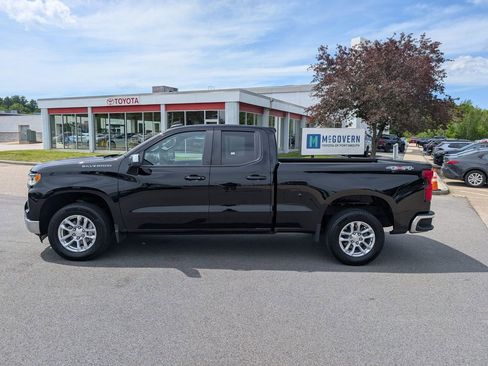 Used 2023 Chevrolet Silverado 1500 LT AWD/4WD image 2