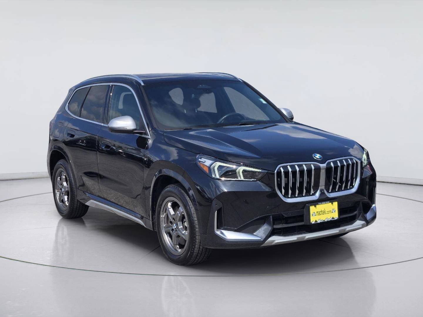 Used 2023 BMW X1 xDrive28i AWD/4WD image 3