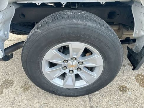 Used 2025 Chevrolet Silverado 1500 LT AWD/4WD image 47