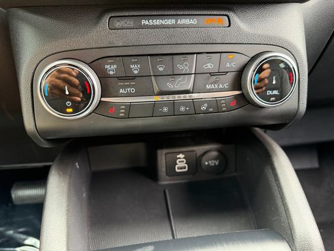 Used 2025 Ford Escape ST-Line Select AWD/4WD image 18