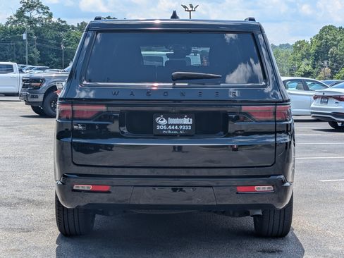 Used 2024 Jeep Wagoneer Series II RWD image 8