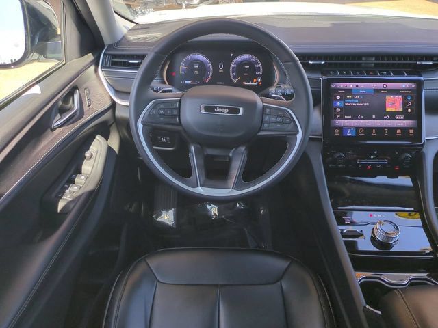 Used 2023 Jeep Grand Cherokee L Limited w/ Black Appearance Package AWD/4WD image 16