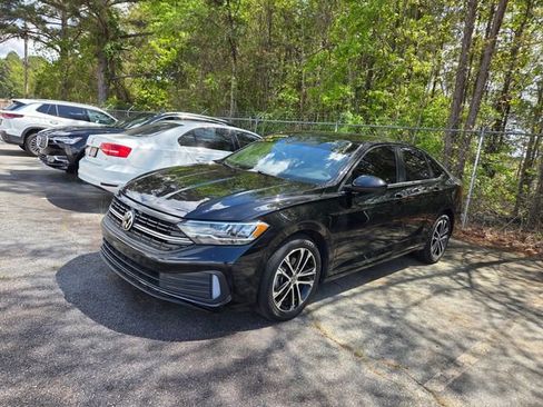 Used 2022 Volkswagen Jetta Sport image 3