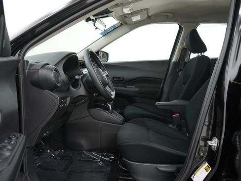 Used 2024 Nissan Kicks S image 17