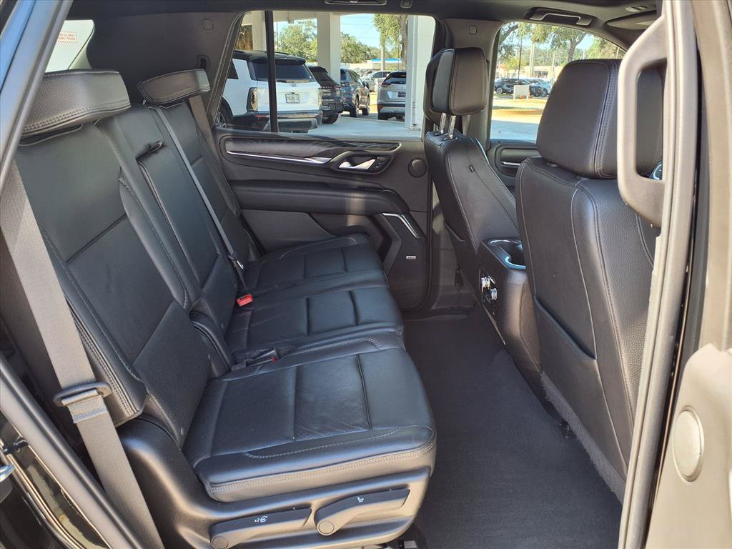 Used 2022 GMC Yukon Denali w/ Denali Premium Package AWD/4WD image 13