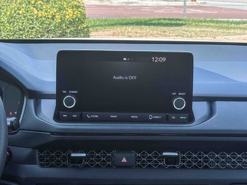 Certified 2025 Honda Accord SE image 17
