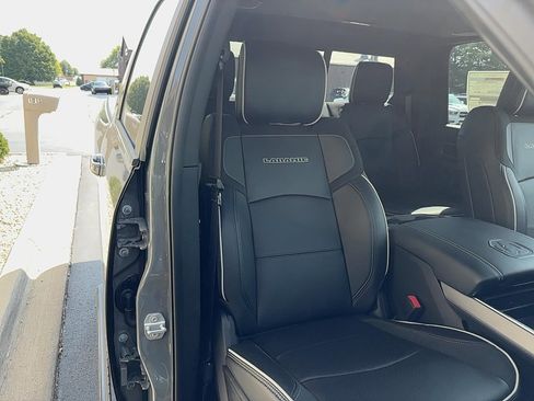 New 2026 RAM 2500 Laramie AWD/4WD image 8