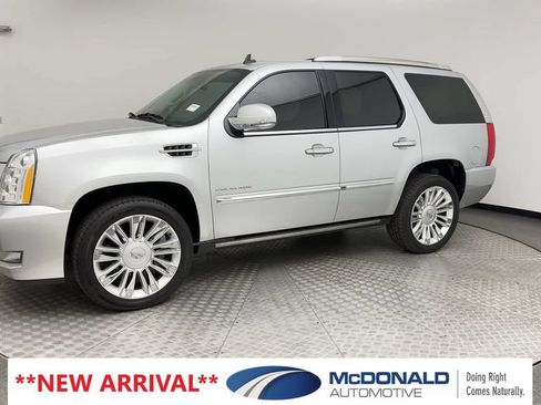 Used 2013 Cadillac Escalade Platinum AWD/4WD image 6