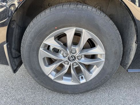 Used 2025 Toyota Sienna FWD image 14