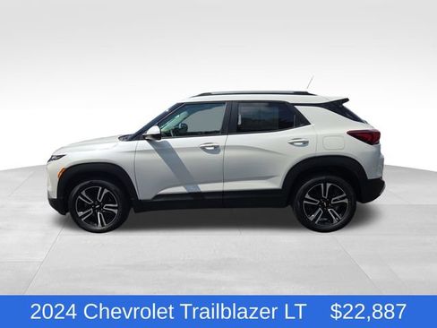 Certified 2024 Chevrolet TrailBlazer LT w/ LT Cold Weather Package AWD/4WD image 2