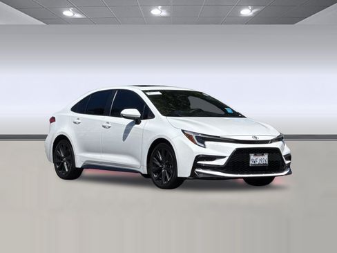 Used 2024 Toyota Corolla SE w/ SE Premium Package FWD image 6
