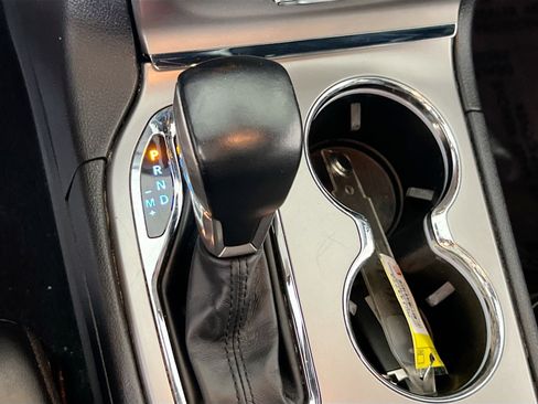 Used 2022 Jeep Grand Cherokee Laredo X image 17