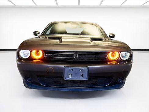 Used 2021 Dodge Challenger SXT image 2