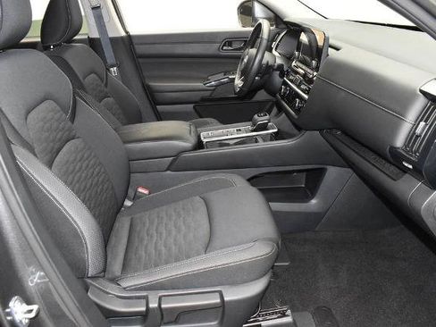 Certified 2025 Nissan Pathfinder SV FWD image 23