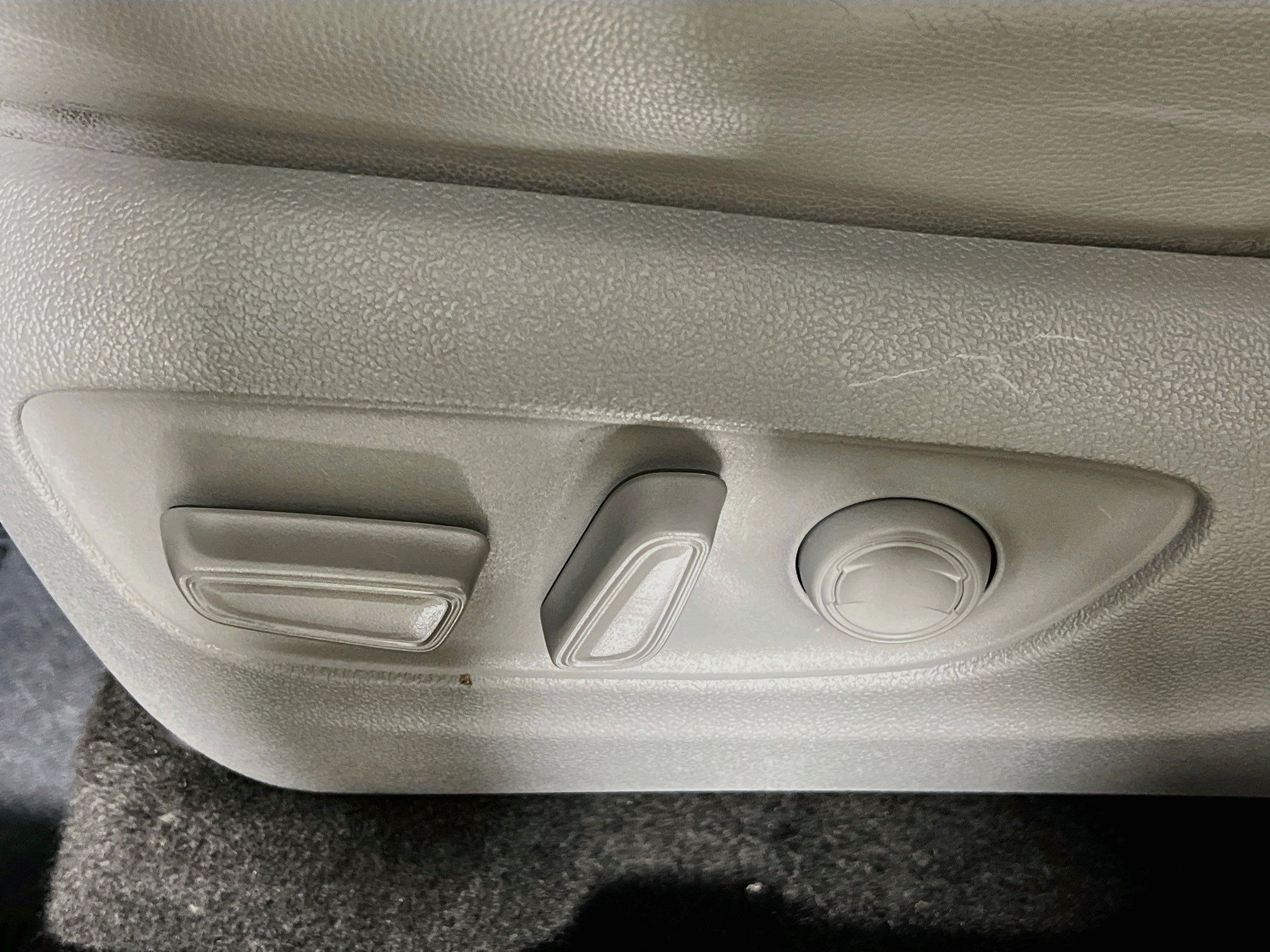 Used 2023 Toyota Highlander XLE FWD image 16