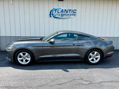Used 2016 Ford Mustang Coupe RWD image 2