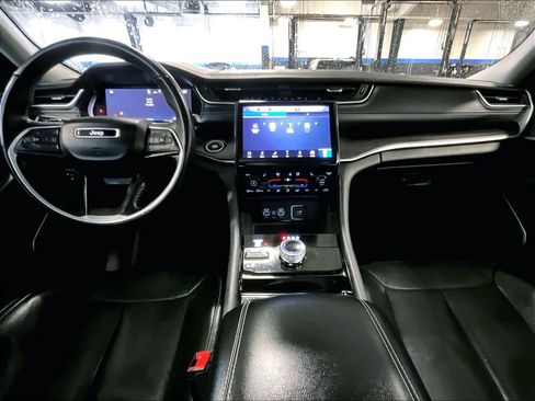 Used 2021 Jeep Grand Cherokee L Limited w/ Luxury Tech Group II image 22