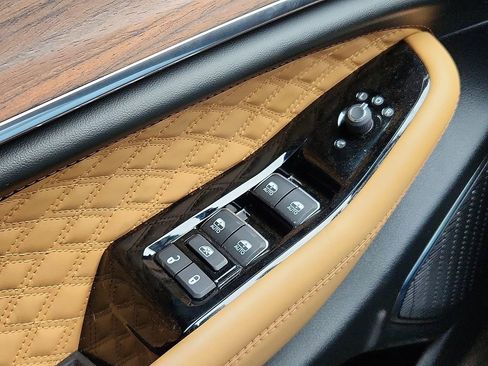 Used 2024 Jeep Grand Cherokee Summit image 19