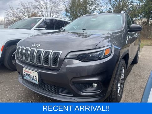 Used 2019 Jeep Cherokee Latitude Plus w/ Cold Weather Group image 3