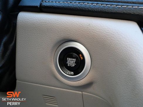 Used 2024 Chrysler Pacifica Touring-L image 18