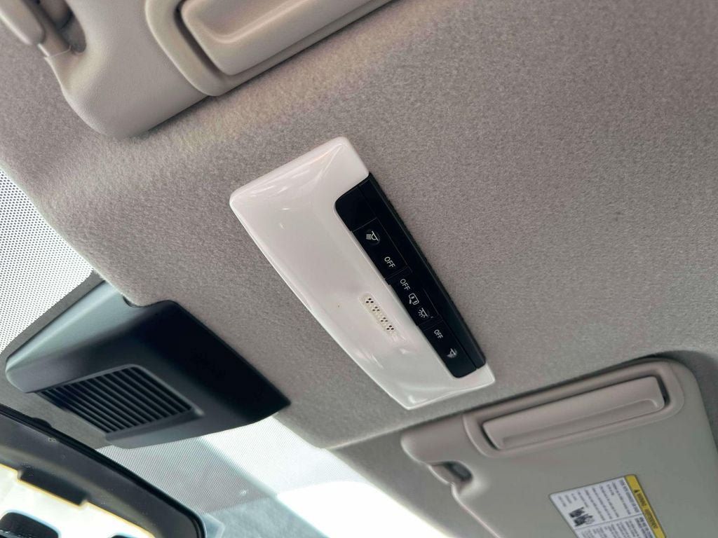 Certified 2023 Nissan Kicks SR FWD image 30