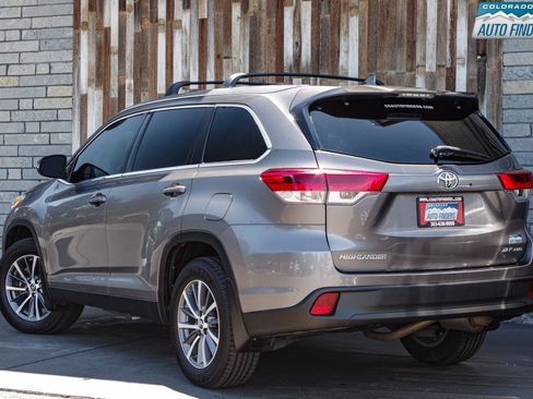 Used 2019 Toyota Highlander XLE AWD/4WD image 4