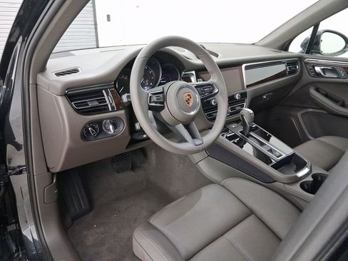 Used 2026 Porsche Macan image 4