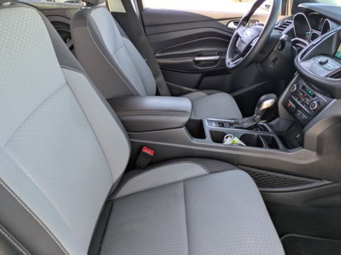 Used 2019 Ford Escape SE image 12