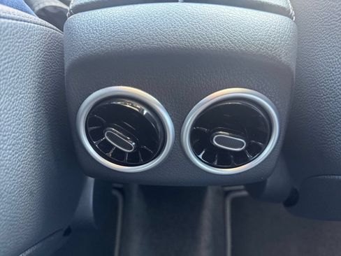 Used 2025 Mercedes-Benz GLB 250 image 25