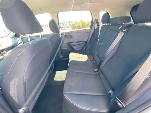 Used 2023 Nissan Rogue S image 15