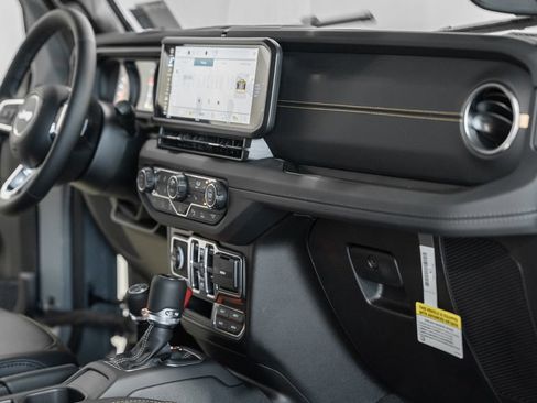 New 2026 Jeep Wrangler Unlimited Sahara AWD/4WD image 19