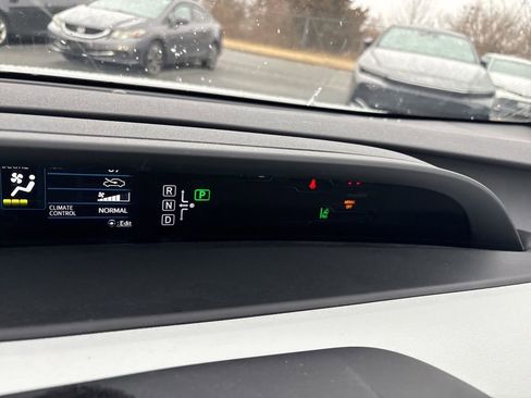 Used 2017 Toyota Prius Prime Premium image 20