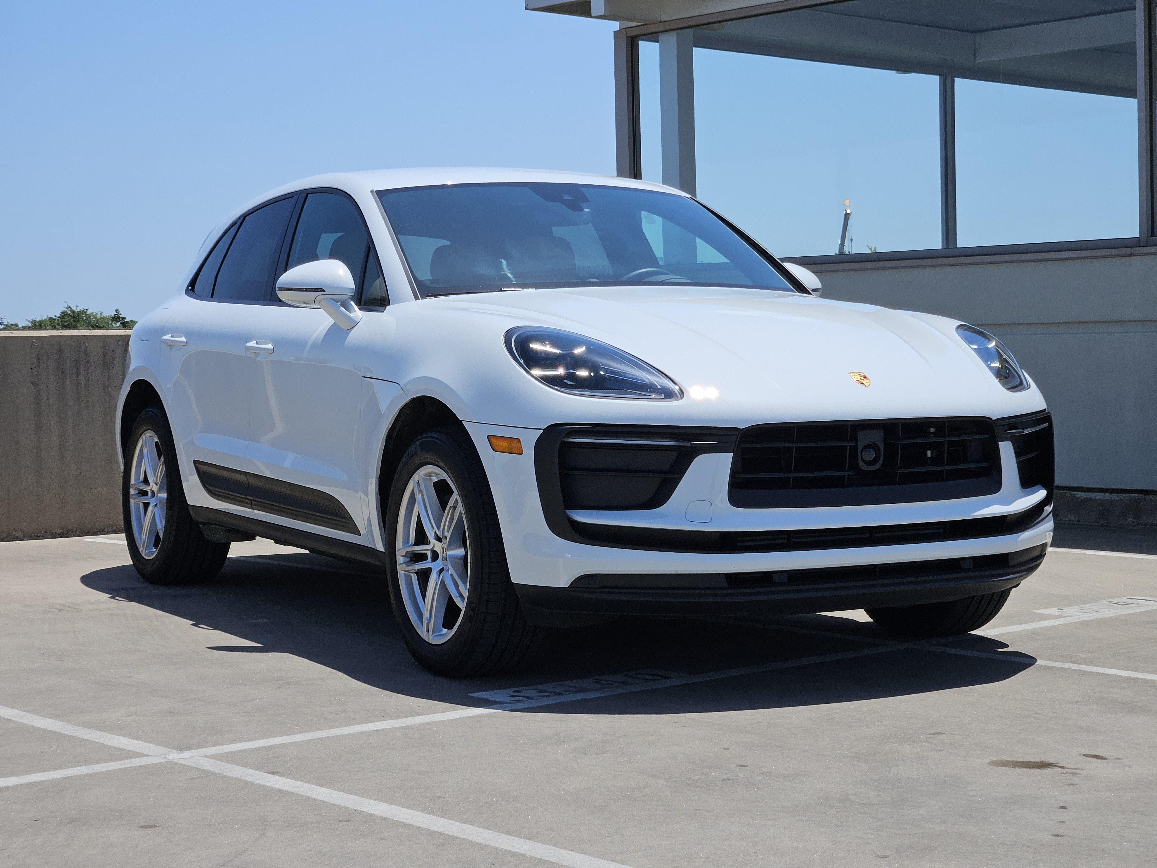 Certified 2026 Porsche Macan AWD/4WD image 10