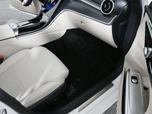 Used 2025 Mercedes-Benz C 300 Sedan image 19