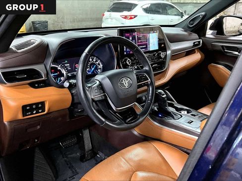 Used 2020 Toyota Highlander Platinum AWD/4WD image 18