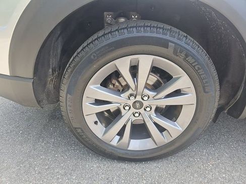 Used 2022 Ford Explorer XLT w/ Equipment Group 202A AWD/4WD image 12