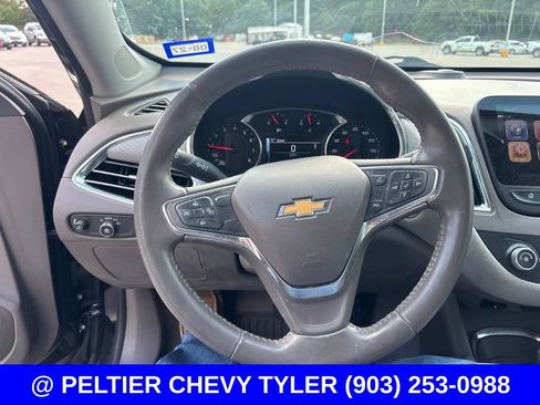 Used 2017 Chevrolet Malibu LT FWD image 13