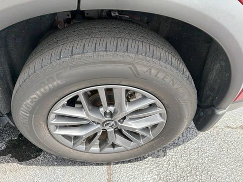 Used 2024 Nissan Rogue S FWD image 11