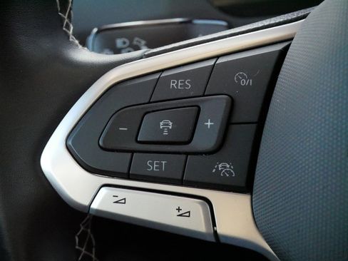 Used 2022 Volkswagen Tiguan SE image 25