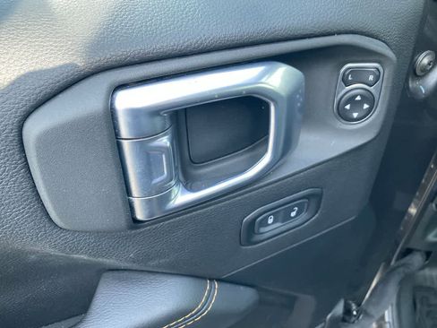 Used 2021 Jeep Gladiator Overland image 13