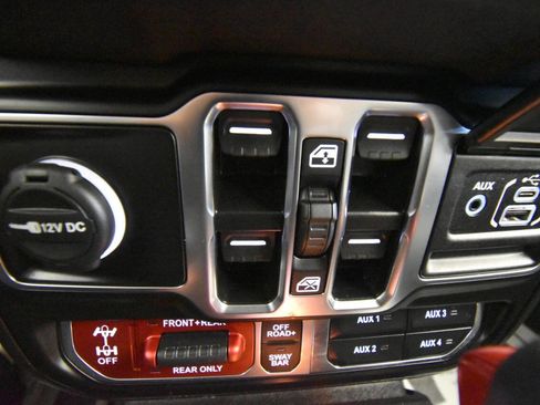 Used 2025 Jeep Wrangler Unlimited Rubicon 4xe AWD/4WD image 37