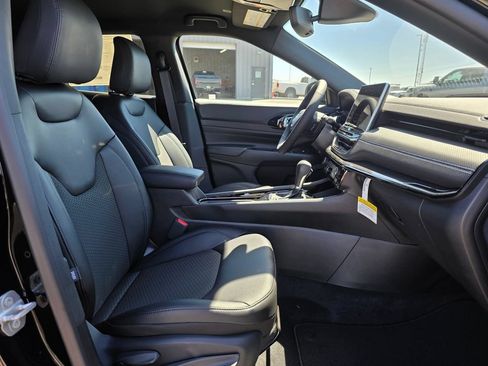 New 2026 Jeep Compass Latitude AWD/4WD image 17