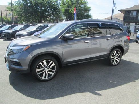 Used 2017 Honda Pilot Touring image 3