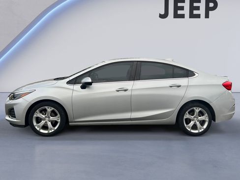 Used 2019 Chevrolet Cruze Premier image 2
