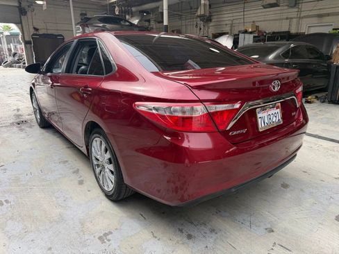 Used 2017 Toyota Camry SE image 3