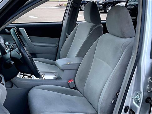 Used 2012 Toyota Highlander FWD image 7