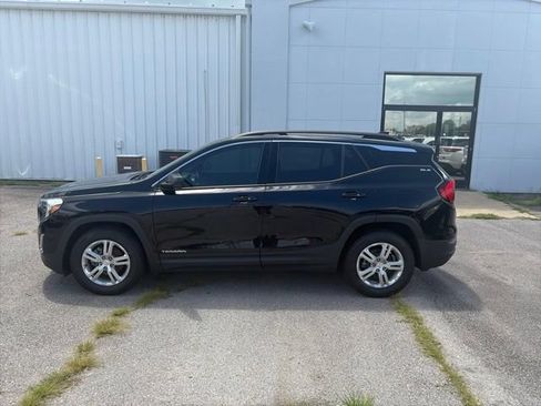 Used 2020 GMC Terrain SLE w/ Driver Convenience Package FWD image 3